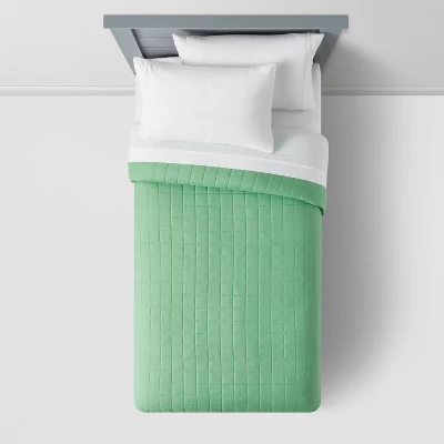 Microfiber Kids' Quilt Light Green - Pillowfort™ 4 Microfiber Kids' Quilt Light Green - Pillowfort™ - Image 2