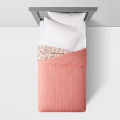 Garden Floral Cotton Kids' Quilt - Pillowfort™ -Children Household Items GUEST d3bdaf31 0cab 4f54 8928 29eae4ea96ea